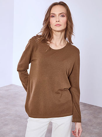 Πουλόβερ με γυριστό τελείωμα σε καφέ