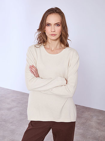 Sweater with rolled up hemline in beige