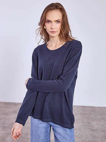 Sweater with rolled up hemline in dark blue