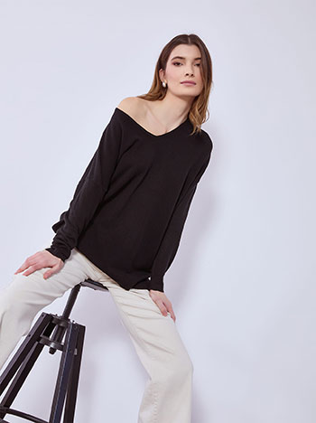 Sweater with side slits in black