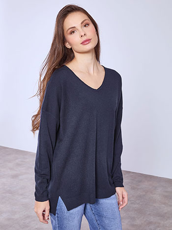 Sweater with side slits in dark blue