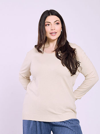 Πουλόβερ με στρογγυλή λαιμόκοψη σε μπεζ