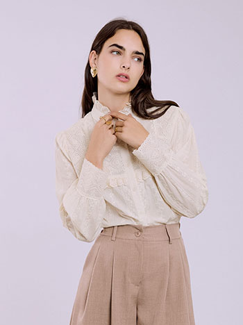 Πουκάμισο με κέντημα και βολάν σε μπεζ ανοιχτό