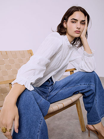 Πουκάμισο με ανάγλυφες λεπτομέρειες σε λευκό