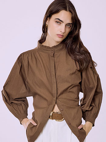 Πουκάμισο με βολάν στη λαιμόκοψη σε καφέ