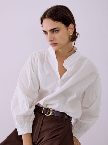 Πουκάμισο με βολάν στη λαιμόκοψη σε λευκό