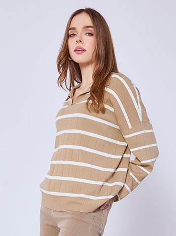 Μπλούζα πλεκτή ριγέ με γιακά σε μπεζ σκούρο
