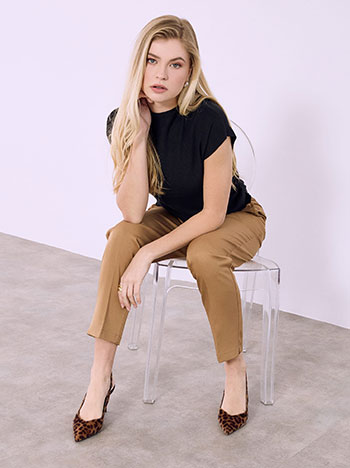 Πουλόβερ με σούρες στο πλάι σε μαύρο