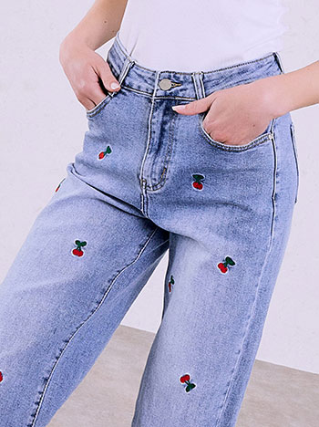 Τζιν wide leg με κεράσια σε μπλε ανοιχτό