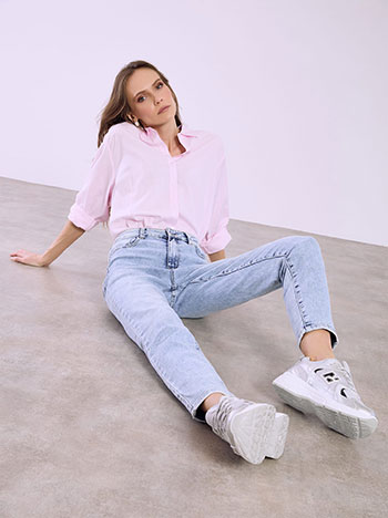 Τζιν mom fit ψηλόμεσο σε μπλε ανοιχτό