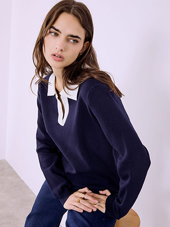 Top with point collar in dark blue