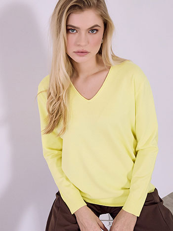 Sweater with rolled up V neckline in yellow