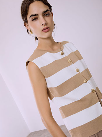 Striped vest with textured buttons in light brown