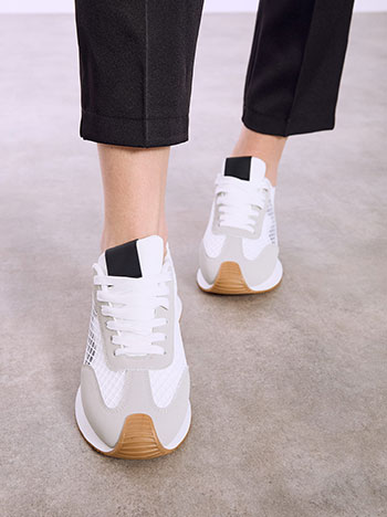 Αθλητικά παπούτσια με συνδυασμό υφασμάτων σε λευκό