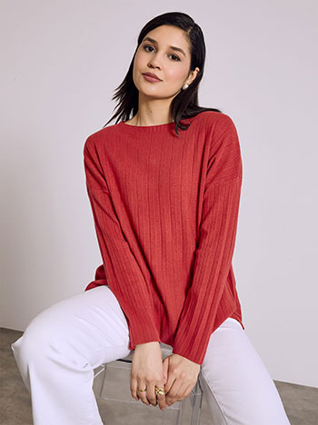 Top asymmetric pleated in dark red