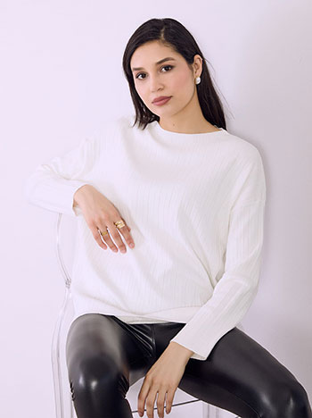 Top asymmetric pleated in white