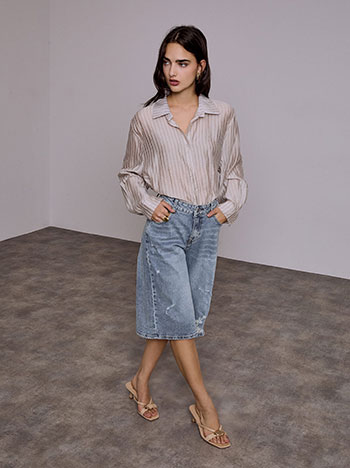 Jeans bermuda shorts with raw details in light blue