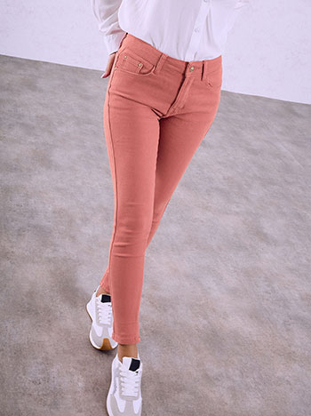 Monochrome skinny jeans in dark pink