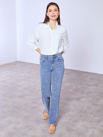 Τζιν wide leg με κεντητούς φιόγκους σε μπλε ανοιχτό