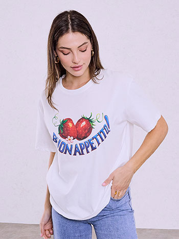 T-shirt με στάμπα φράουλες σε λευκό