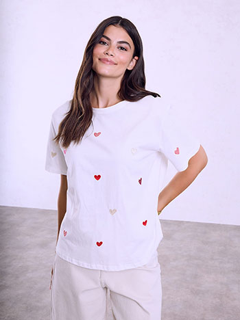 T-shirt with embroidered hearts in white