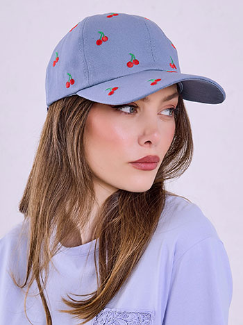 Καπέλο jockey με κεράσια σε μπλε ραφ