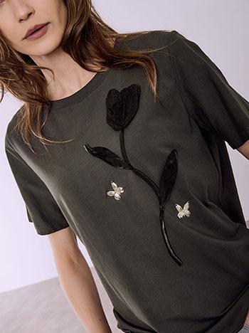 T-shirt with embossed poppy in charcoal