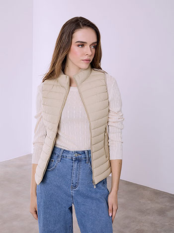 Γιλέκο καπιτονέ σε μπεζ σκούρο