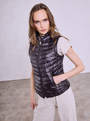 Sleeveless quilted jacket in black