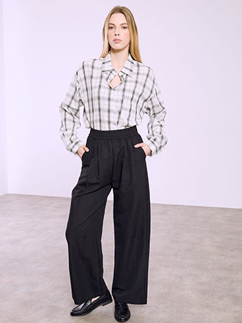 Παντελόνα με πιέτες σε μαύρο