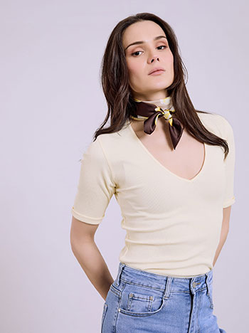 Top rib with rolled up sleeves in light yellow