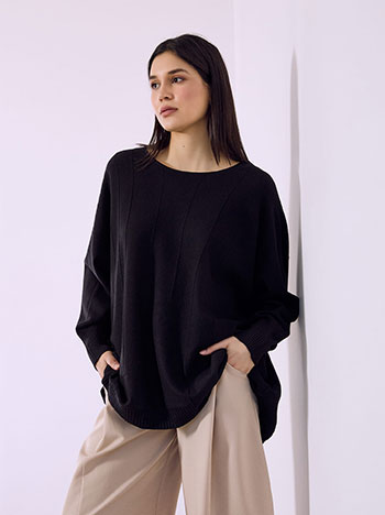 Πουλόβερ με ανάγλυφες ρίγες σε μαύρο