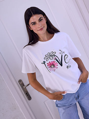 T-shirt με τύπωμα και πέρλες σε λευκό