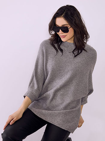 Sweater with three quarter sleeves in grey