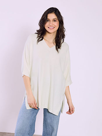 Sweater long with V neckline in off white