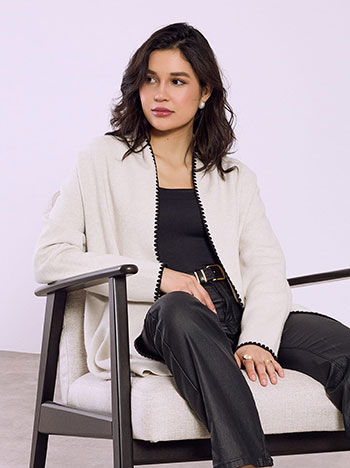 Ζακέτα με κεντητή λεπτομέρεια σε μπεζ