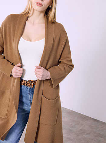 Cardigan knitted with pockets in brown