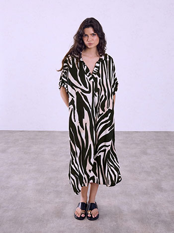 Printed dress with side slits in black