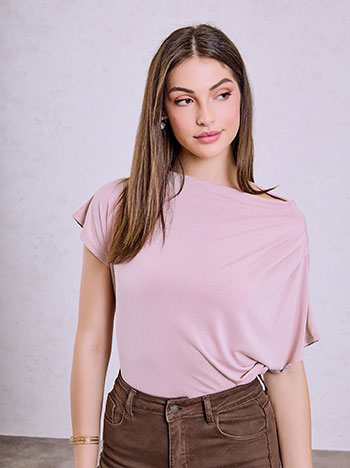 Μπλούζα με σούρα στον ώμο σε ροζ