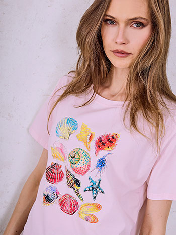 T-shirt with rhinestones and pearls in pink