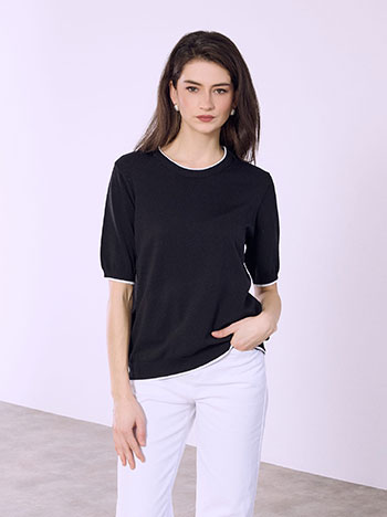 Toop wit ribbed details in black