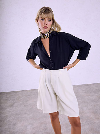 Solid bermuda shorts with pleats in off white