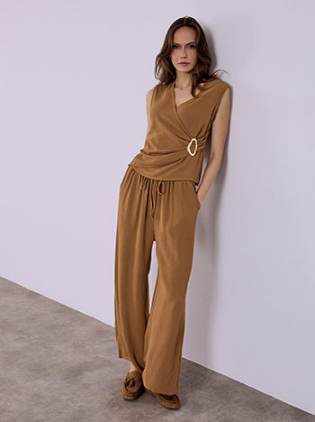 Σετ κρουαζέ τοπ και παντελόνα σε καφέ