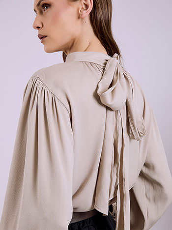 Μπλούζα με ενσωματωμένο μαντήλι σε μπεζ σκούρο