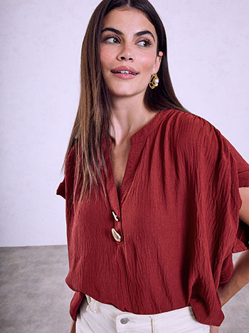 Blouse with metallic details in wine red