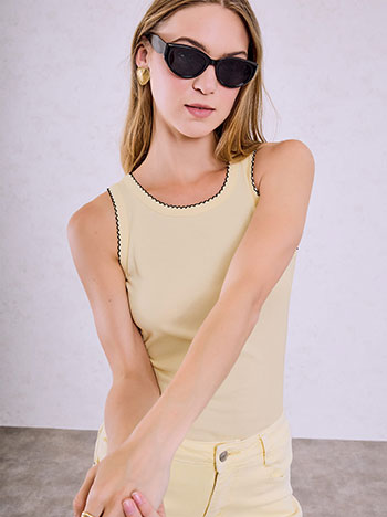 Top with cotton in light yellow