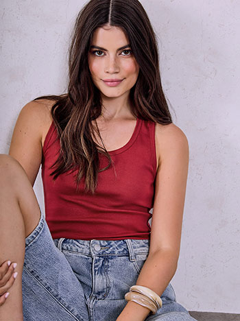 Athletic top with cotton in wine red