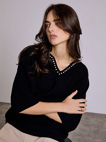 Top with pearls on neckline in black