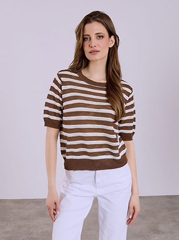 Μπλούζα με διάτρητες λεπτομέρειες σε καφέ