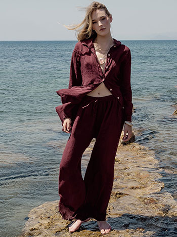 Linen trousers in wine red